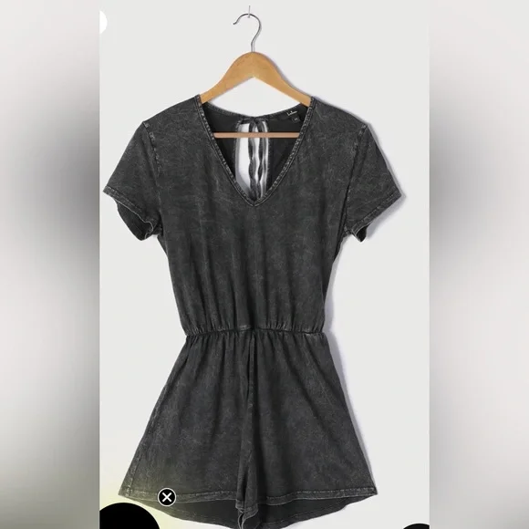 Lulus Black Acid Wash Open Back Tie Detail Short Sleeve Romper New - Picture 2 of 11